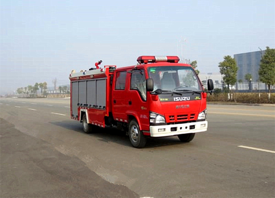 3吨五十铃600P水罐消防车